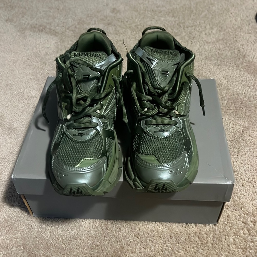 Balenciaga runner sneaker | Size 44 | Kaki